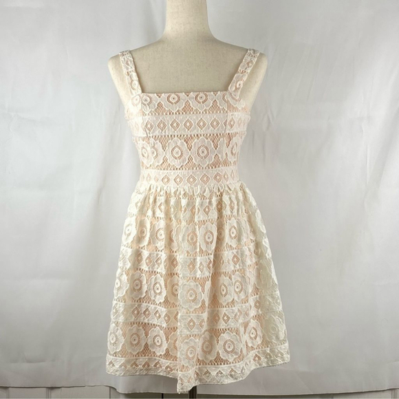 LULU'S Off White Lace Dress Size Small - Picture 2 of 8